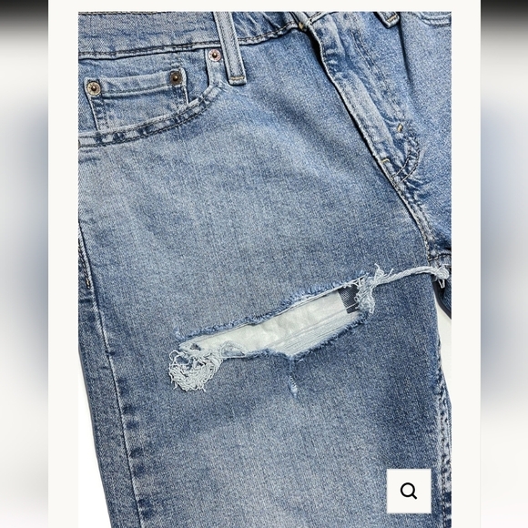 Levi's light blue jeans shorts denim -wolf scratch, size 40/11 - Picture 11 of 16